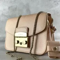 フルラ FURLA メトロポリス ミニクロスボディ ペイズリー柄 - メルカリ