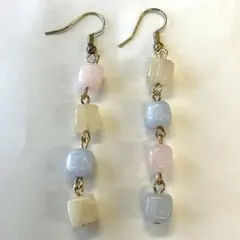 5854 ミルキースクエアカラフル石のアシンメトリーピアス