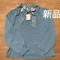 パロディ柄の、リボン付き長袖ブラウス新品