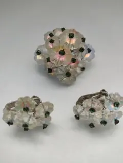 ヴィンテージ 花のブローチとイヤリングのセット