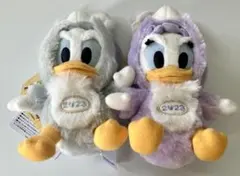 Disney ドナルド　デイジー 2023年 ぬいぐるみバッジ　キーホルダーのサムネイル
