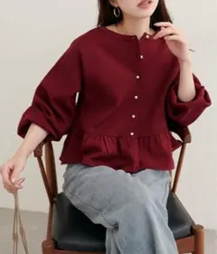 【美品】natural couture 裾フリルペプラムカーデ　カーディガン　赤のサムネイル
