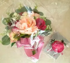 ウェディングブーケ　扇形　ナチュラル　ピンク系　クラッチブーケ