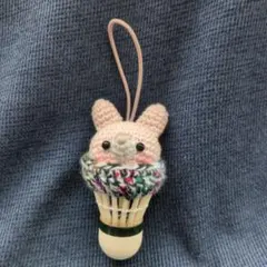 ウサギのあみぐるみ　シャトルキーホルダー　　　ピンク　組み合わせも可