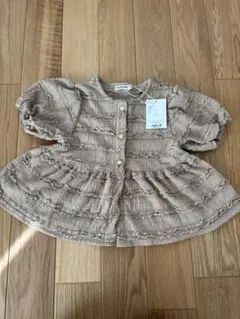 ペアマノン　フリル付きベージュシャツ 100サイズ