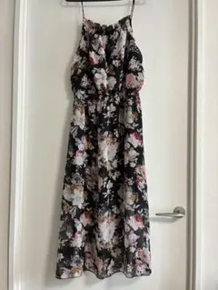 リゾートワンピース　キャミワンピース　黒　花柄　　リゾート風