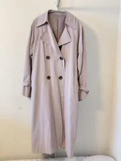 ピンク トレンチコート