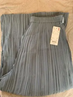 ライトブルー プリーツパンツ