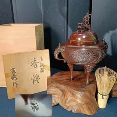 AS59 吉秀作 龍地紋 香炉 獅子香炉 三足 共箱 飾台付 高岡銅器 AS59 吉秀作 龍地紋 香炉 獅子香炉 三足 共箱 飾台付 高岡銅器 - メルカリ
