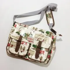 キッドソン ロンドン柄 メッセンジャーバッグ 斜め掛け A4収納可 防水