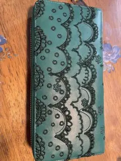 ツモリチサトの刺繍 ラウンドファスナー長財布のサムネイル