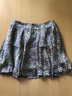 ミニスカート  フレアスカート 花柄のサムネイル