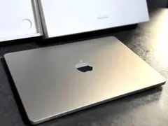 【美品】MacBook Air M3 スターライト （箱・充電器付き）