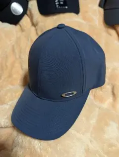 新品タグ付　オークリー　OAKLEY　帽子　キャップ　ベースボール　野球帽　紺色