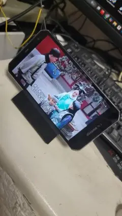 docomo F-02G ワンセグテレビとして、時計表示等のサムネイル