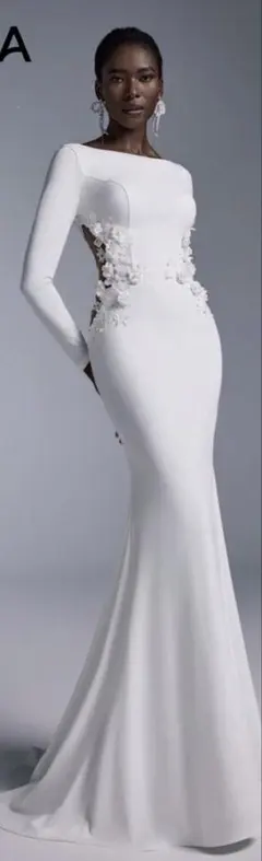 エレガントホワイトウェディングドレス