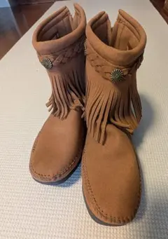 さらにお値下げ!!【美品！】MINNETONKA＆earthフリンジ付きブーツのサムネイル