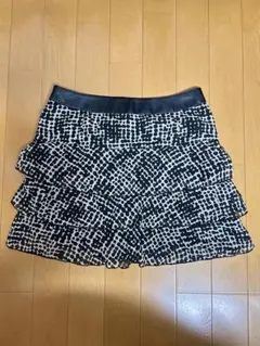 BLACK by moussy フリル付きフレアスカート 黒 ベージュ ドット柄のサムネイル