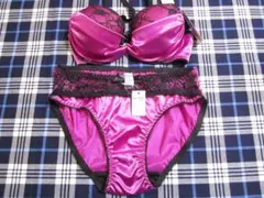 【サンロード】ピンク色ブラ・ショーツセット〈B70/M〉◎サテン/エメフィール系