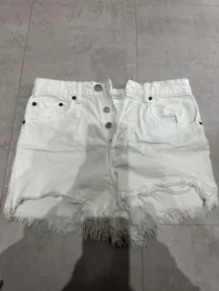 ホワイト フリンジヘム ショートパンツ