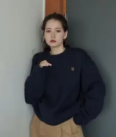 エンブレム付き ユニセックスオーバーニット TINA：JOJUN