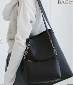 ブラックショルダーバッグとポーチのセット