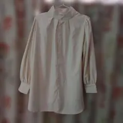 クリーム色 スタンドカラーシャツ 長袖