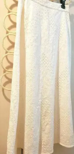 ホコモモラの白いロングスカート　[未使用]