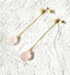 ハンドメイド新品☆天然石 ローズクォーツの揺れるロングピアス