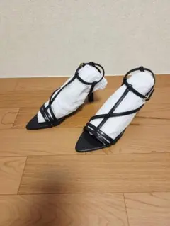 ポインテッドTストラップアシメサンダルのサムネイル