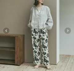 URBAN RESEARCH DOORS イージーパンツ 花柄