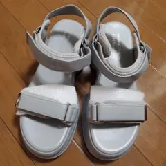 グレー 厚底 ストラップサンダルのサムネイル