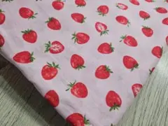 SALE ✨シーチング いちご柄 ぴんく