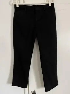 レディースUNIQLO黒クロップドスラックス テーパードシルエットMサイズ