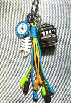 じゃらじゃらキーホルダー ミニチャーム パラコード 赤 Happyニコ 1点