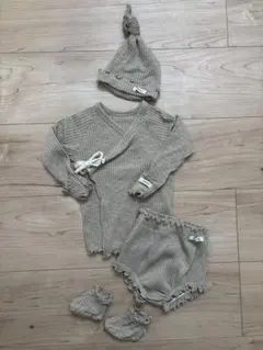 peekaboo ピーカーブー　ロンパース　4点セットnewbornのサムネイル