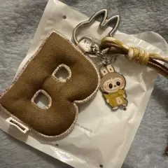 ラブブ labubu アルファベットイニシャルキーチェーンB