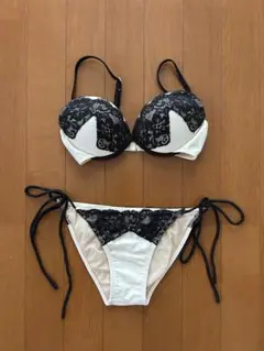 RAVIJOUR ラヴィジュール 盛れる 極厚パッド ビキニ 水着 S相当のサムネイル