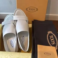 TOD'S レザーサンダル　新品　35.5のサムネイル