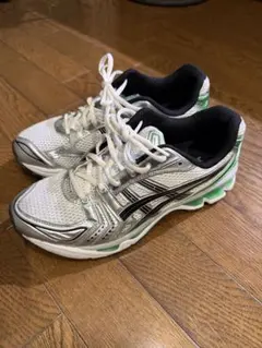 asics GEL-KAYANO 14のサムネイル