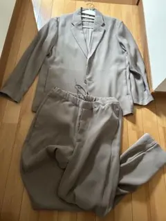 新品GUセットアップスーツ　メンズSグレージュベージュ女性も可