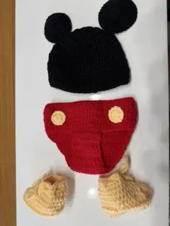 ミッキー耳付き帽子と赤いパンツセット　50-60cm