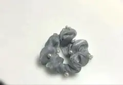 グレー パール付き シュシュ