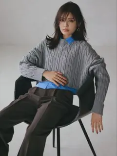 ミラオーウェン　シャツレイヤードケーブル短丈ニット　グレー