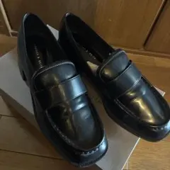 CHARLES & KEITH ブラック ローファー 中ヒールのサムネイル