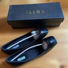 ILIMA ブラック フラットシューズ パイソン柄　スクエアトゥ