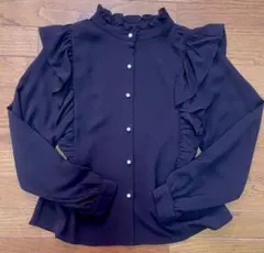 ブラック　フリル付きブラウス　パールボタン　シフォン