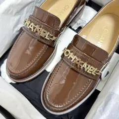 ジェニ　着用CHANEL シャネルローファー　パテント カーフスキン　ブラウンのサムネイル