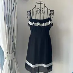 フリル付きブラックキャミワンピース