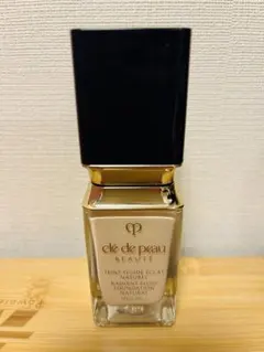 クレドポーボーテ タンフリュイドエクラ ナチュレル ピンクオークル00